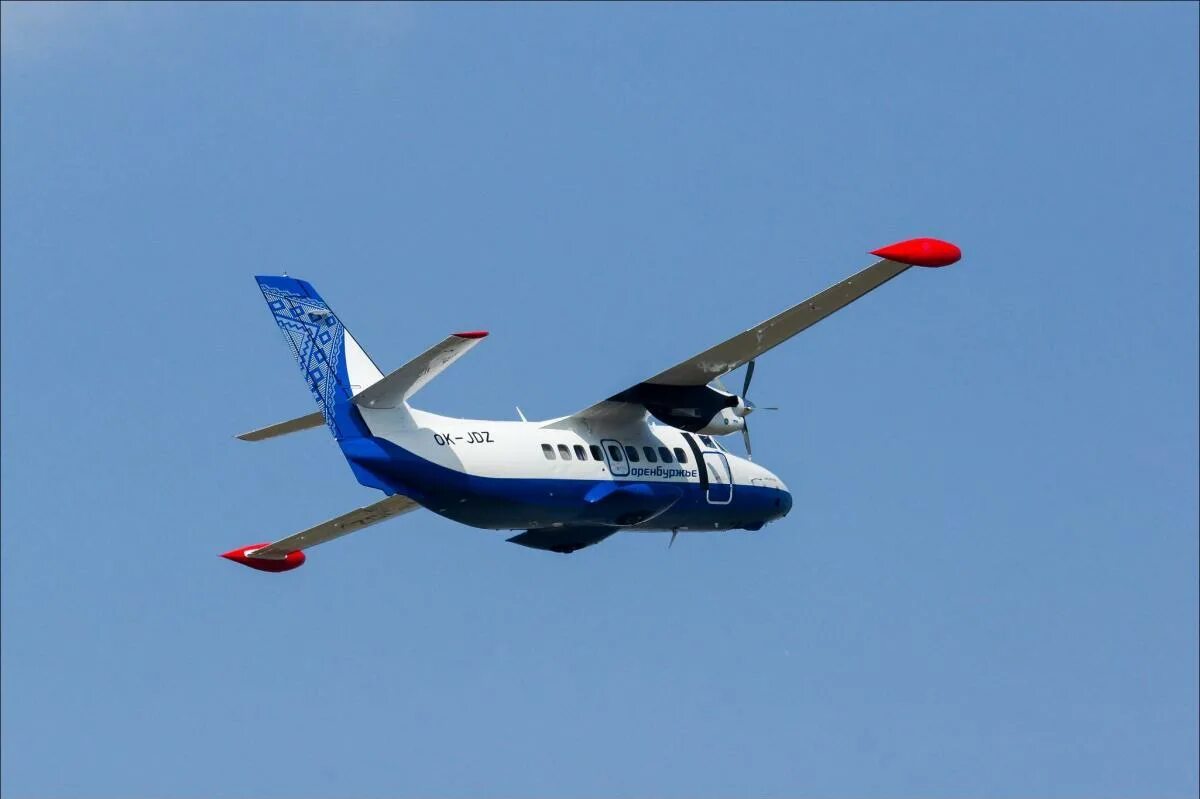 Оренбург летают самолеты. Ил над оренбургом. Оренбуржье авиакомпания самолеты. Самолёты над оренбургом сегодня. Колонна русских витязей в небе.