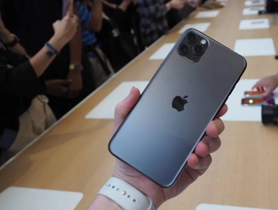 Iphone 11 pro белый. Iphone 11 pro. Iphone 13 pro max. Фото айфона 11 12. Iphone 11 128gb black.