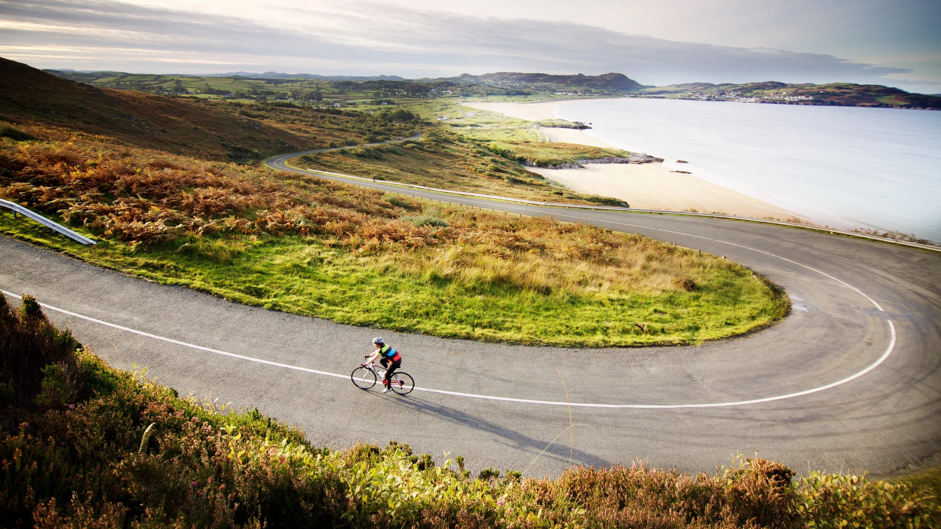 Прибрежная дорога Wild Atlantic way. Rainbow Freeway Bike. Road Cycling Seashore. The way for Bike.