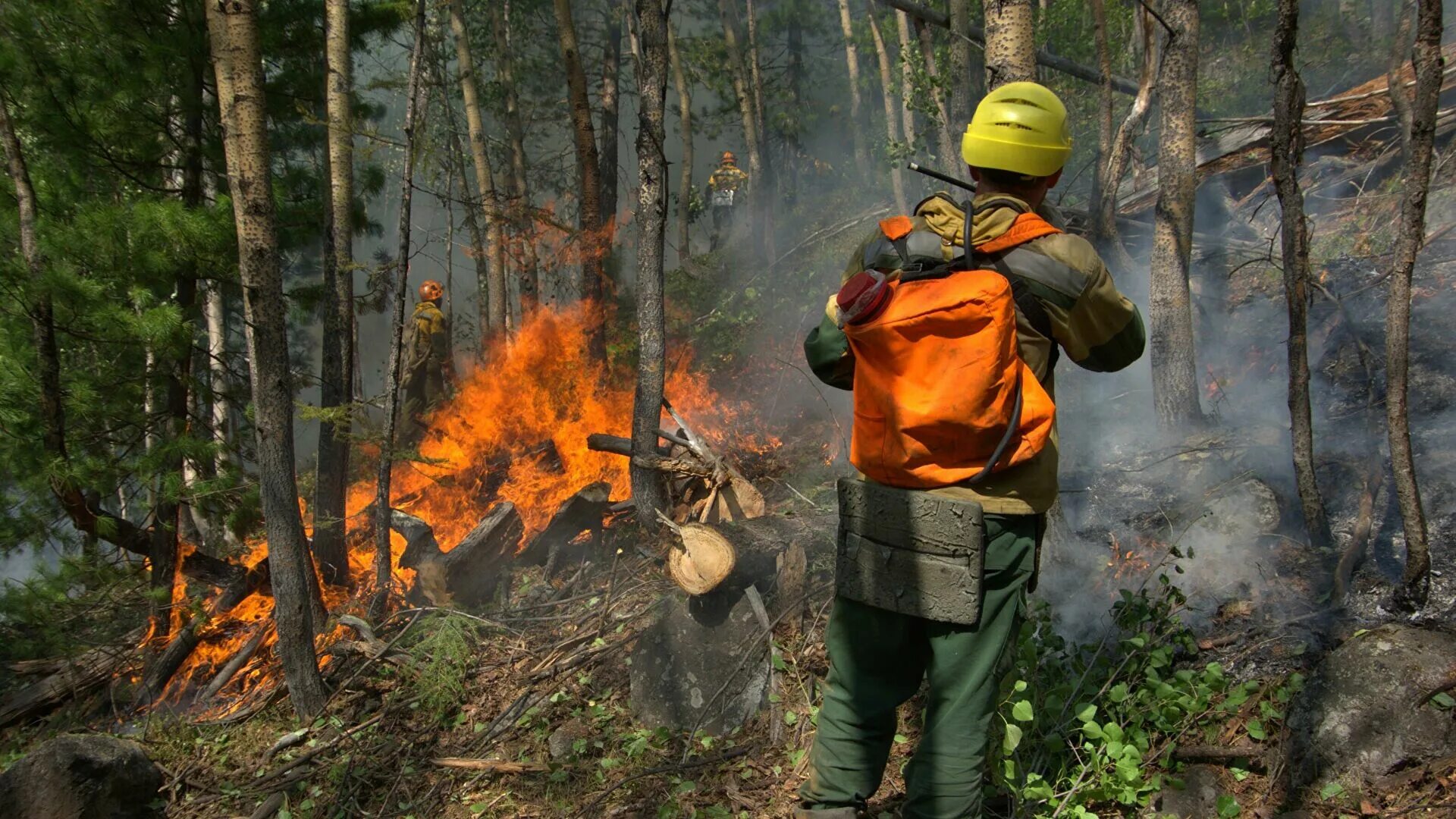 Пожары в Якутии 2021. Лесные пожары в Якутии 2022. Лесные пожары в Якутии 2021 год. Тушение лесных пожаров в Якутии. Пожар на территории рф