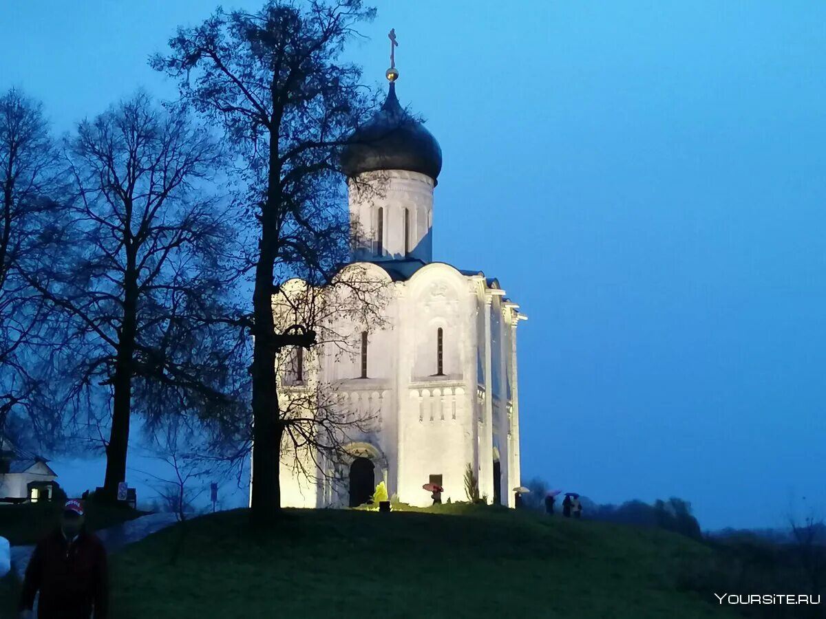 Храм Покрова на Нерли. Храм на Нерли во Владимире. Покрова на Нерли во Владимире. Храм Покрова на Нерли во Владимире фото.