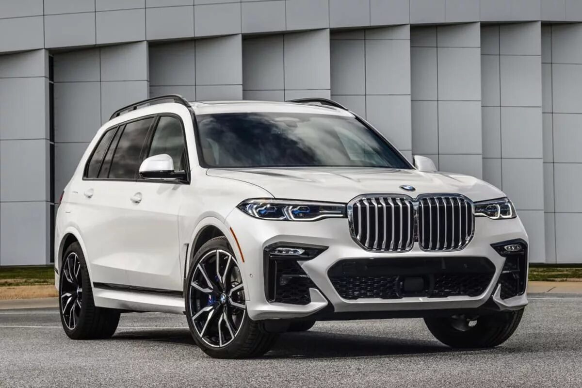 BMW x7 2022 Рестайлинг. BMW x7 Restyling 2022. BMW x7 v50i. BMW x7 2020.