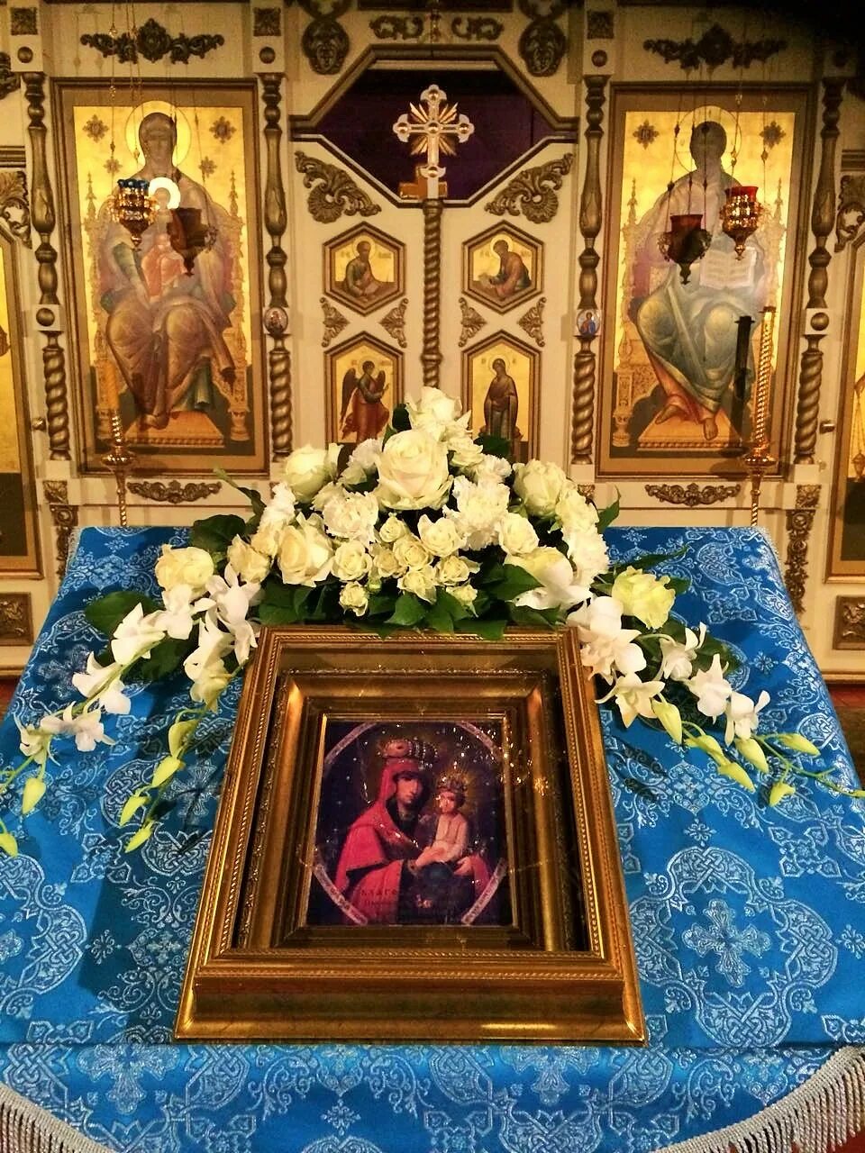 Похвала богородицы богослужение. Похвала пресвятой богородицы 2025. акафист богородице богослужение. похвала пресвятой богородице служба. похвала богородицы с цветами.