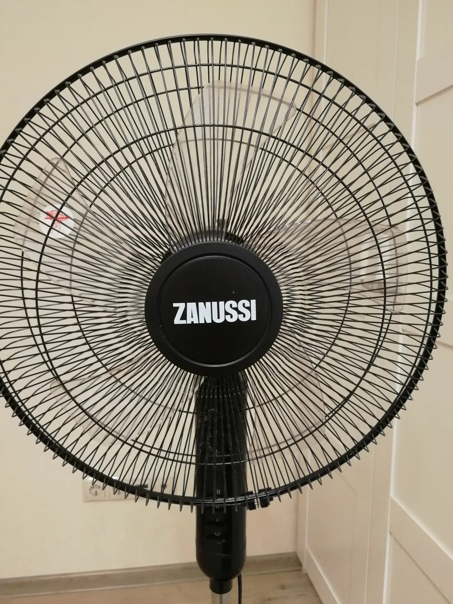 Zanussi zff-705. Напольный вентилятор zanussi zff-907. Вентилятор напольный занусси zff 901. Вентилятор zanussi zff-901. Напольный вентилятор zanussi zff-907.