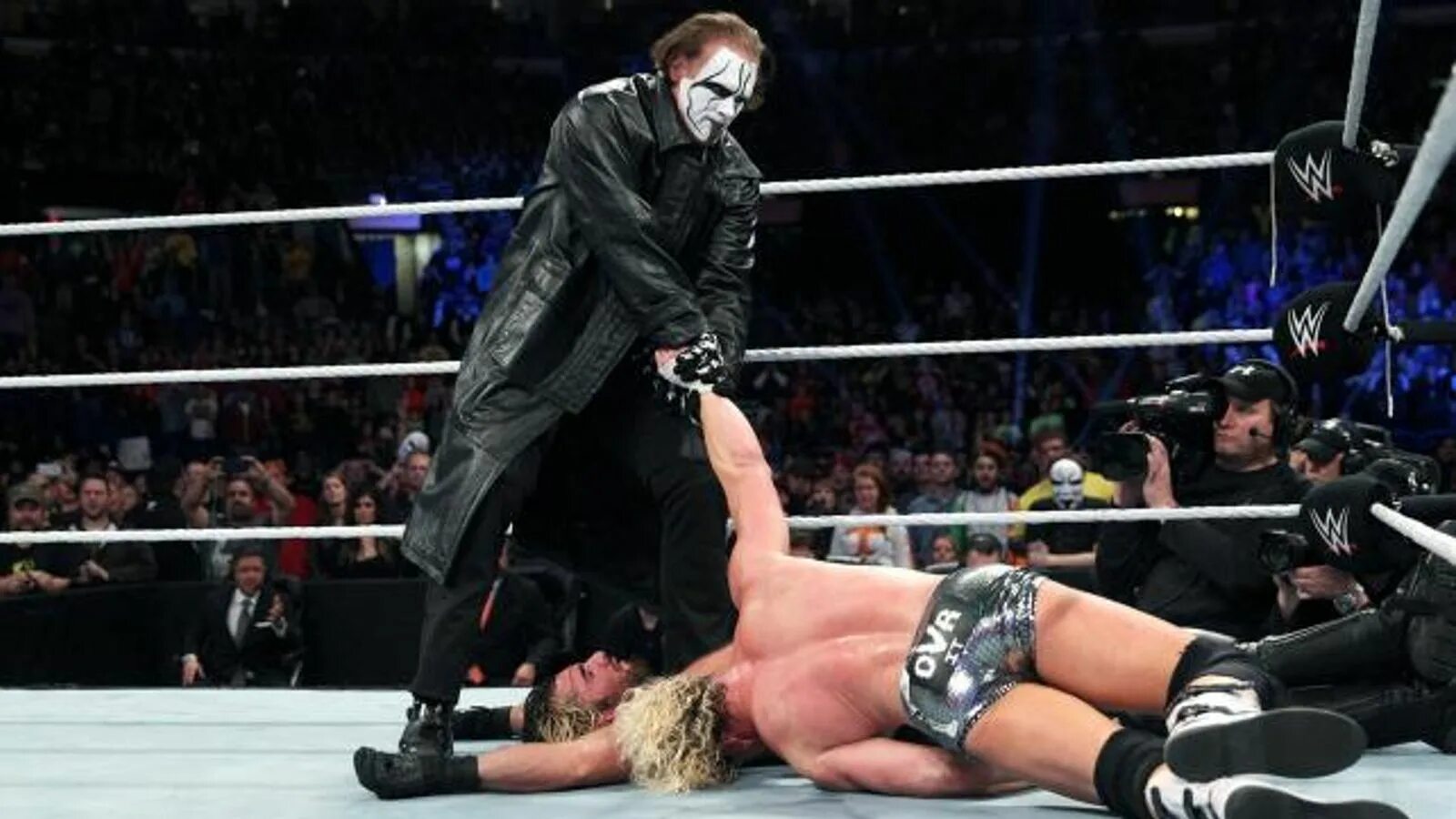 Реслинг видео. Бойцы WWE. WWE Survivor Series 2014. Sting vs Seth Rollins. Люк Гэллоуз WWE.