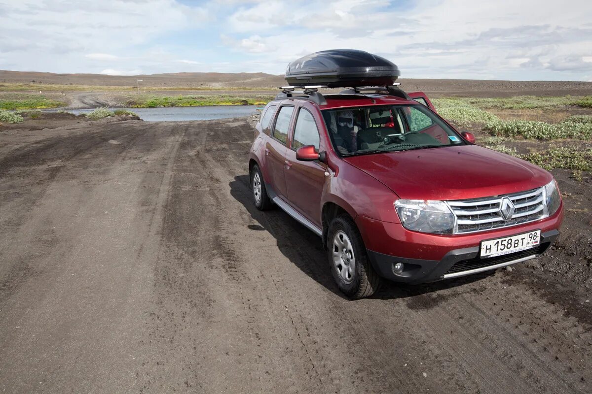 Рено дастер с пробегом полный привод. Рено Дастер 2014 Adventure. Renault Duster глубокий брод. Renault Duster преодолевает брод. Рено Дастер 2014.