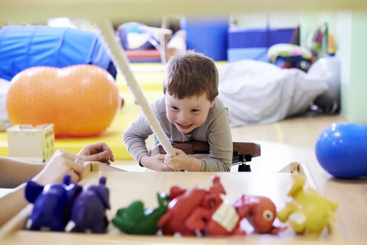 Смешные картинки для детей. Малыш в бодике. Дети малыши сидят мальчики. Родись здоровым наш малыш. 36 самых маленьких.