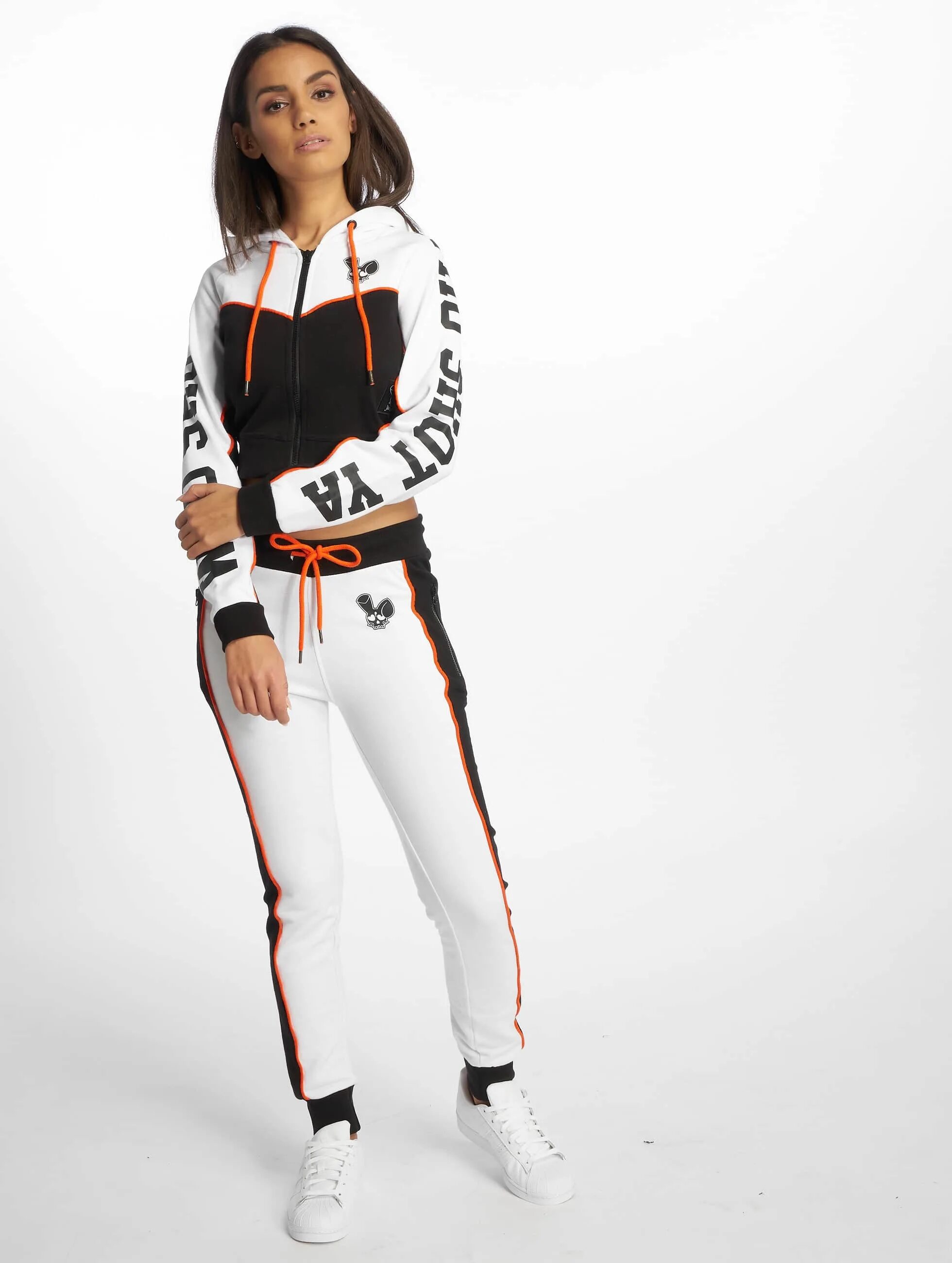 Спортивный костюм. Спортивный костюм прада женский. Спортивный костюм женский. Костюм спортивный мужской. Брендовая спортивная одежда.