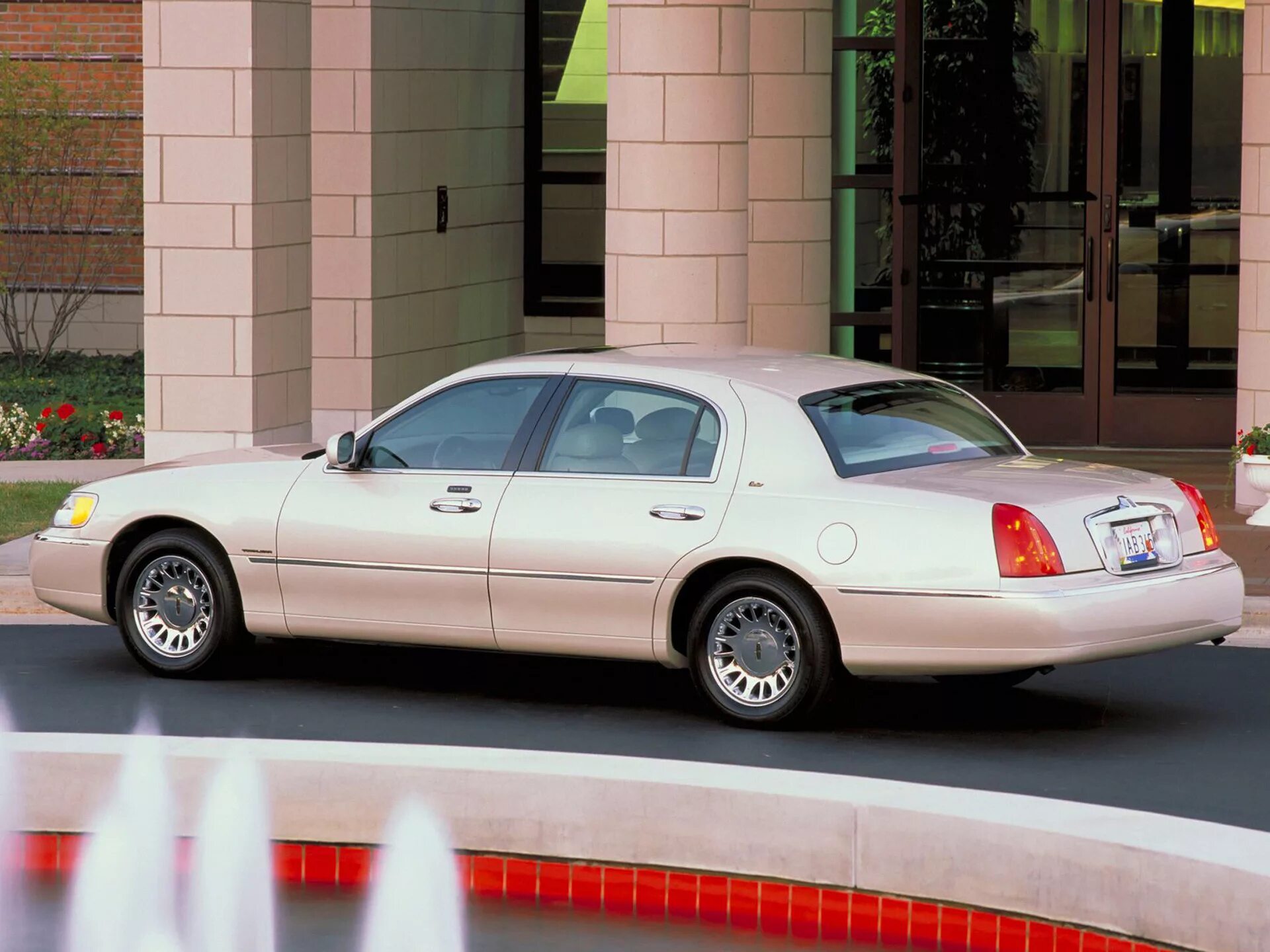 Lincoln Town car 1998. 1998–2002 Lincoln Town car. Линкольн Таун кар 2002. Lincoln Таун кар 1998.