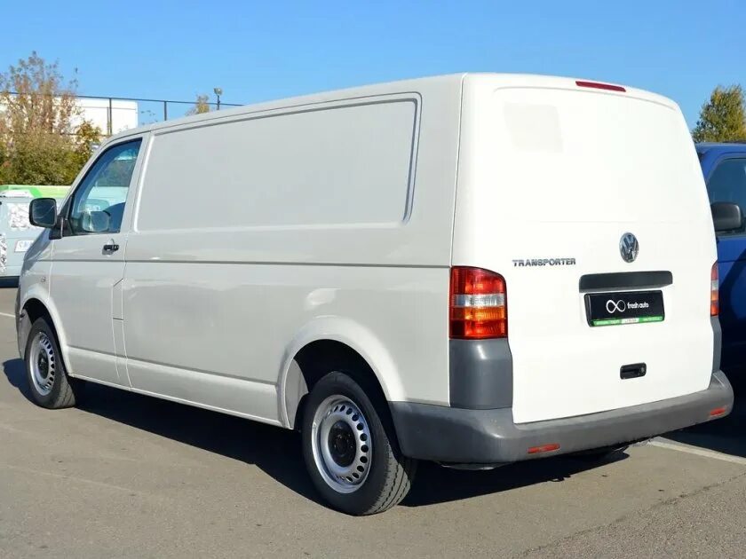 Volkswagen Transporter цельнометаллический. Volkswagen Transporter белый фургон т5. Фольксваген Транспортер т5 цельнометаллический фургон. Грузоподъемность Фольксваген Транспортер т5 фургон.