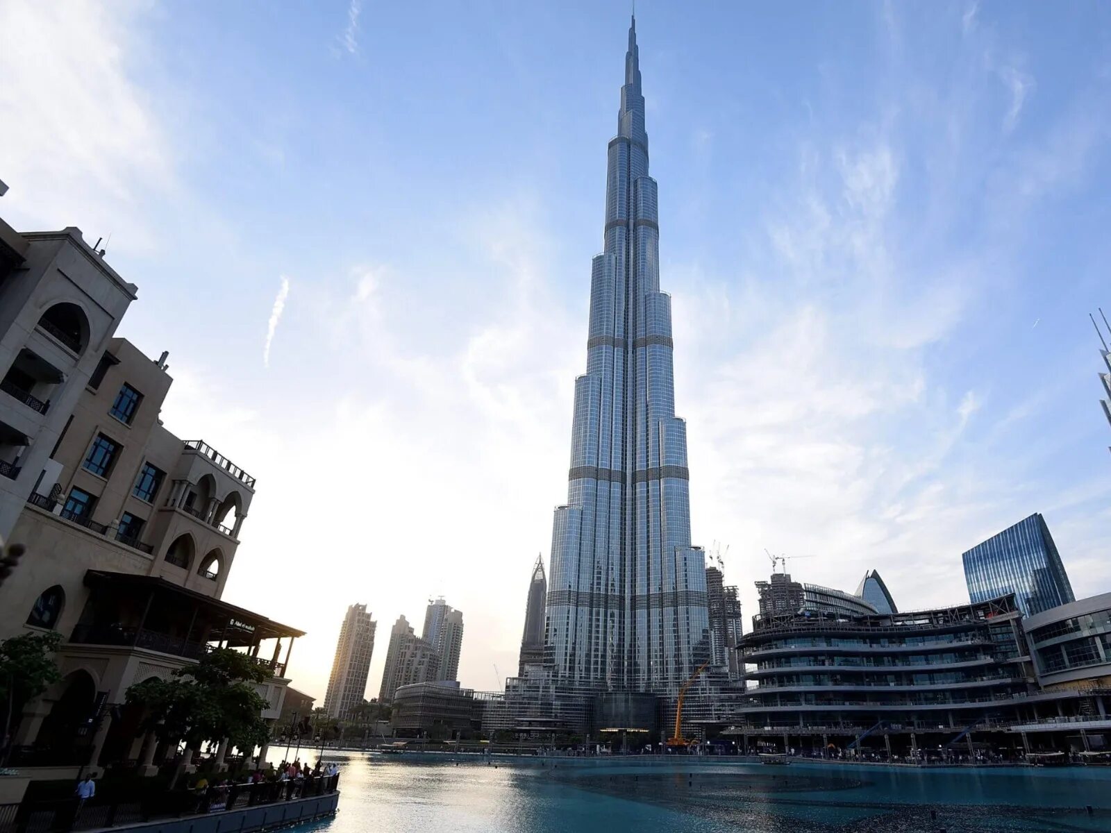 Бурдж-халифа дубай. Небоскрёб бурдж-халифа в дубае. Башня бурдж халифа. Башня халифа в дубае. Бурдж-халифа здание.