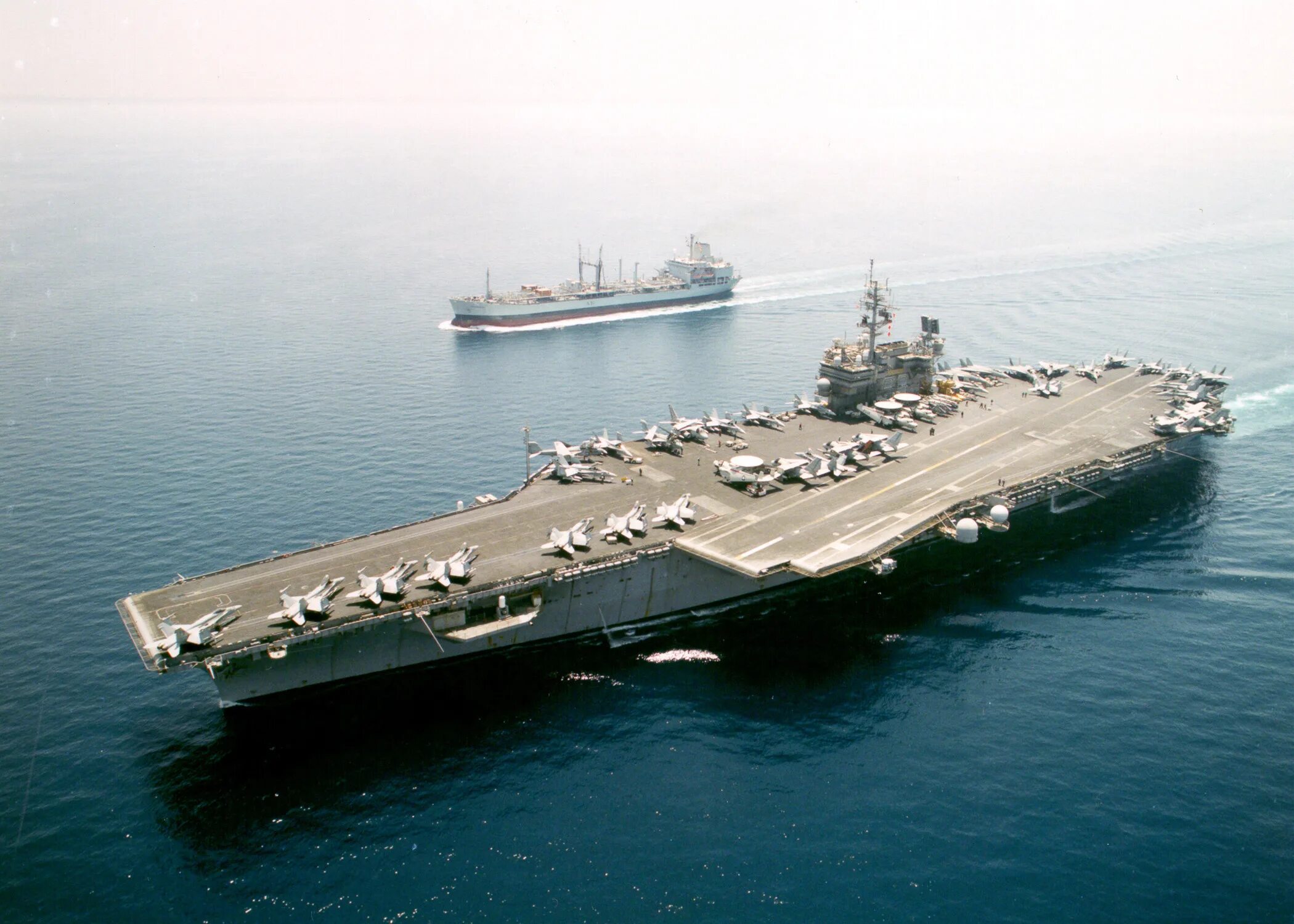 Первые авианосцы. Forrestal авианосец. cv-63 kitty hawk. авианосцы типа форрестол. самый большой корабль в мире авианосец.