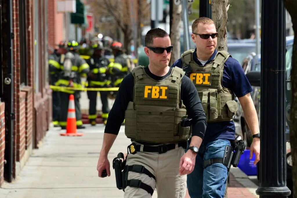 Телефоны фбр. Агенты фбр сша. американский агент fbi. сотрудники фбр сша. форма агента фбр.