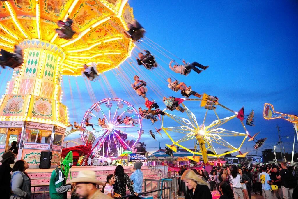 Американская ярмарка развлечений. Ярмарочные аттракционы. Funfair. Ярмарка с аттракционами на английском. Ярмарка с аттракционами на английском.