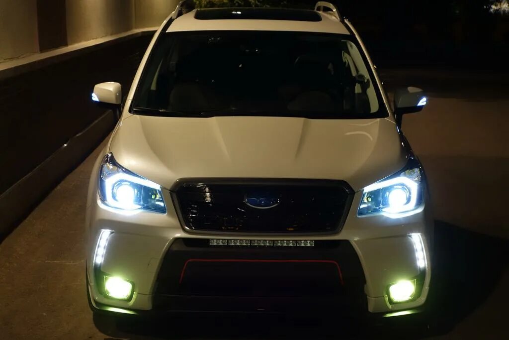 Дхо субару. Фара Subaru Forester SJ led. Forester Subaru 2015 led Lights. Subaru Forester 2017 led. Ходовые огни Subaru Forester SJ.