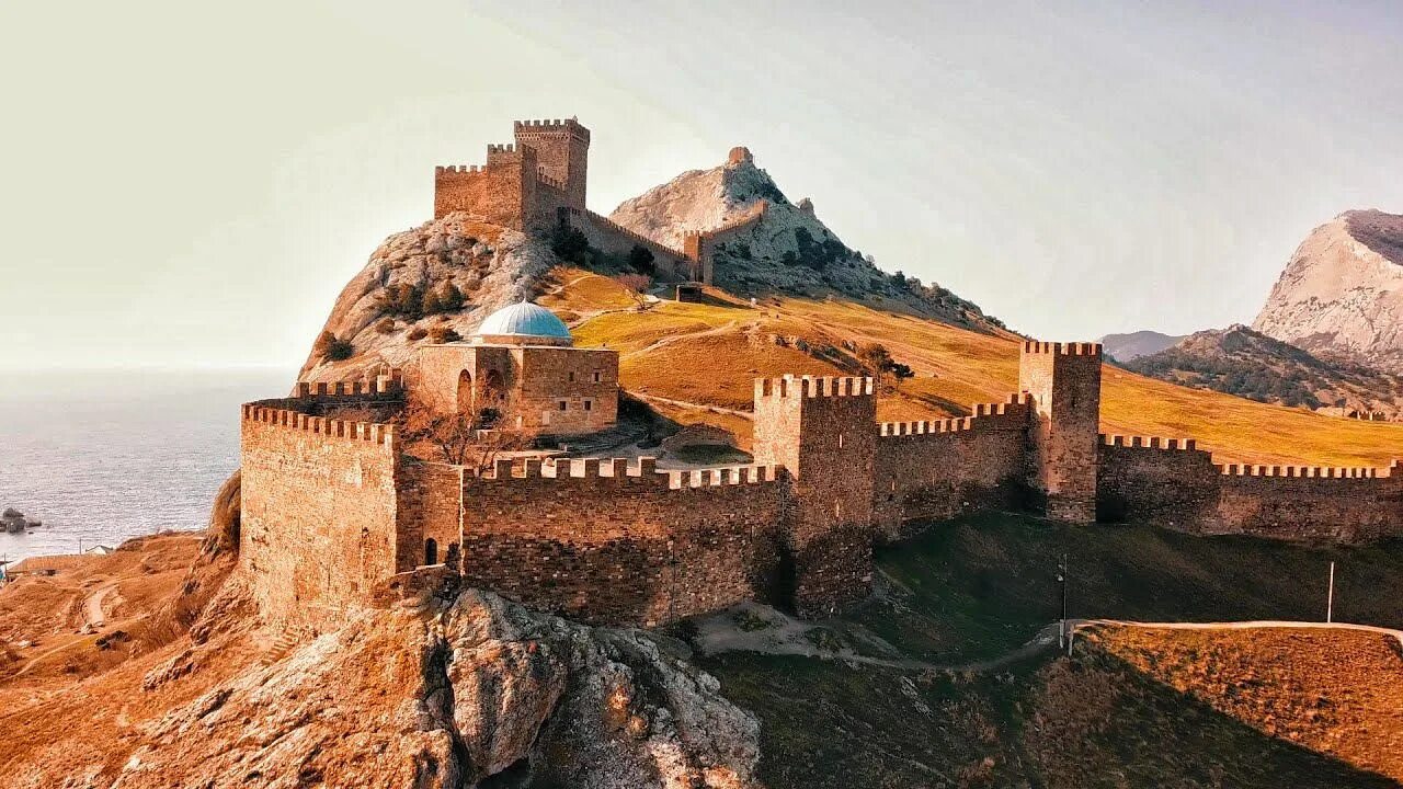 Судак экскурсия в крепость. Судакская генуэзская крепость. генуэзская крепость солдайя судак. достопримечательности судака генуэзская крепость.