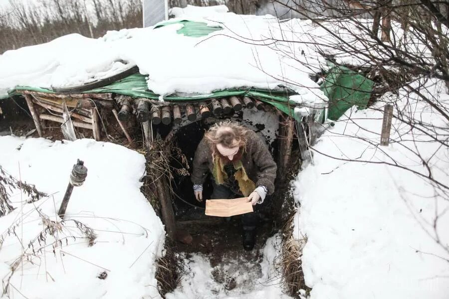 Люди живущие землянке
