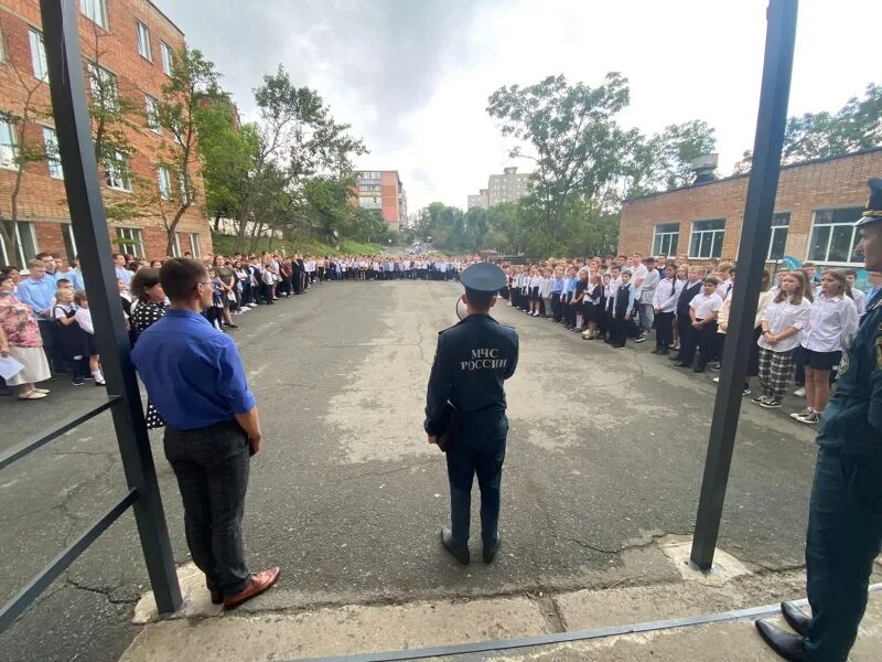 призыв 1 апреля 2022. военные в правовой час. эвакуация 21. апрелевка дом культуры. эвакуация.