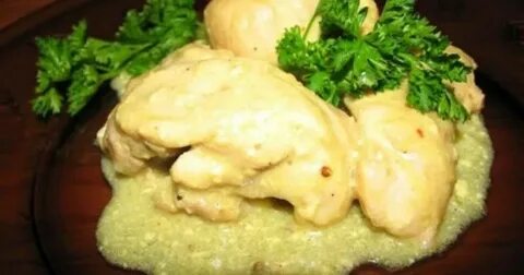 Курица с солеными огурцами и сыром