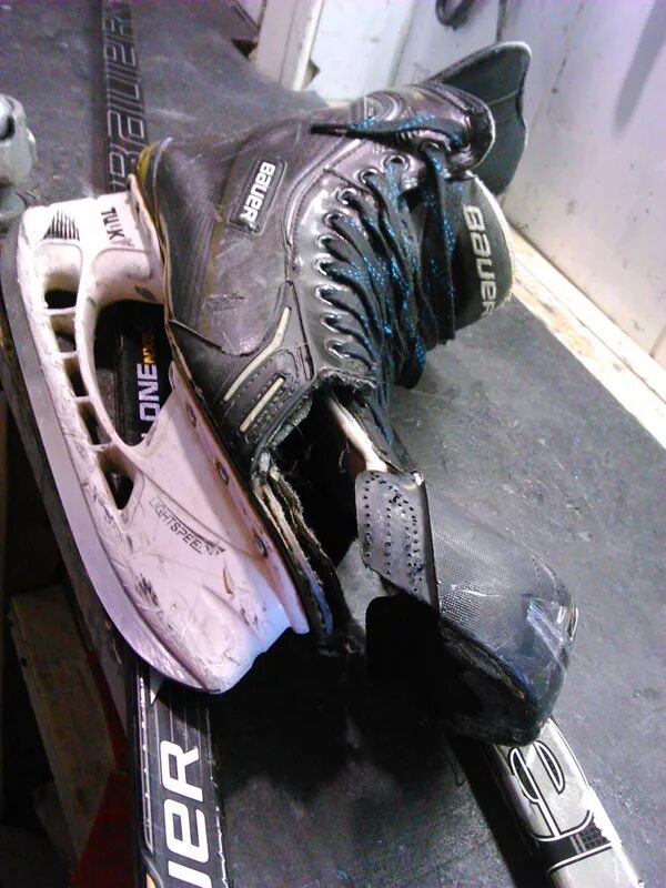 хоккейных перчаток mission. кожа для хоккейных краг. рваные хоккейные краги. ремонт хоккейных. вставка для ремонта крюка клюшки.