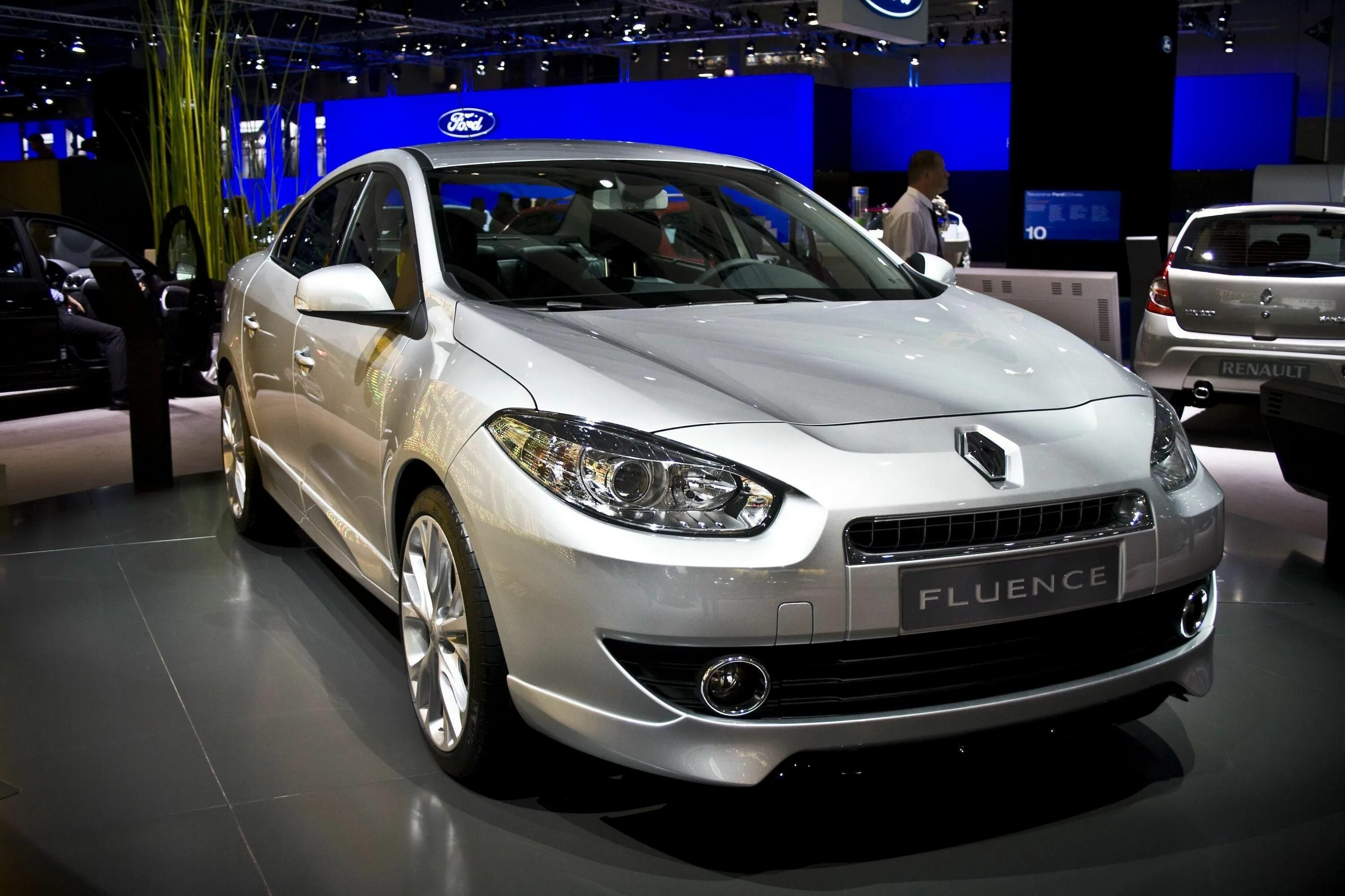 Renault флюенс. Renault Fluence. Renault Fluence (2009-2017). Рено Флюенс 2010 года. Renault Fluence 2009.