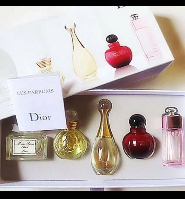 Les Parfums диор. Парфюмерный набор Christian Dior "les Parfums" 5 x 5 ml. Подарочный набор Christian Dior les Parfums 5in1. Les Parfums Dior набор из 5 миниатюр.