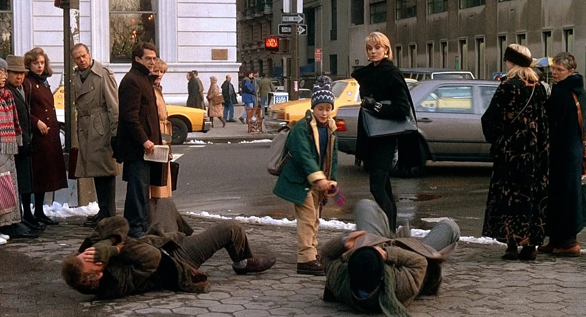 Набери 1 дома 2. «Один дома – 2: Затерянный в Нью-Йорке» (1992) рыба. Home Alone 2 New York кадры. Ли Циммерман один дома 2. Home Alone 2 Lost in New York 1992.