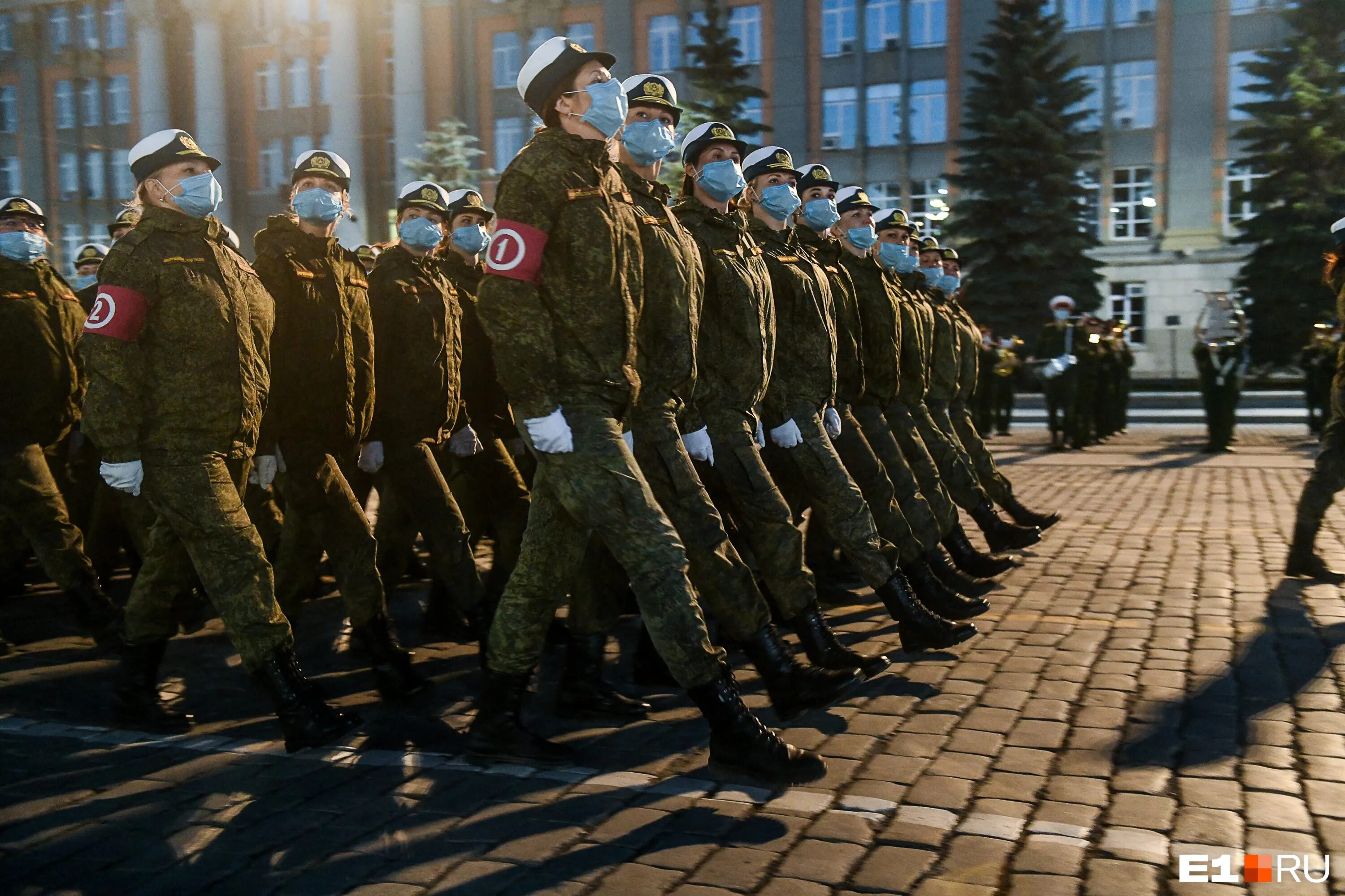 19 мая екатеринбург. Парад Победы Екатеринбург 2021. Первая ночная репетиция парада Победы 2021. Репетиция парада 2021 Екатеринбург. Тренировка парада Победы 2021.