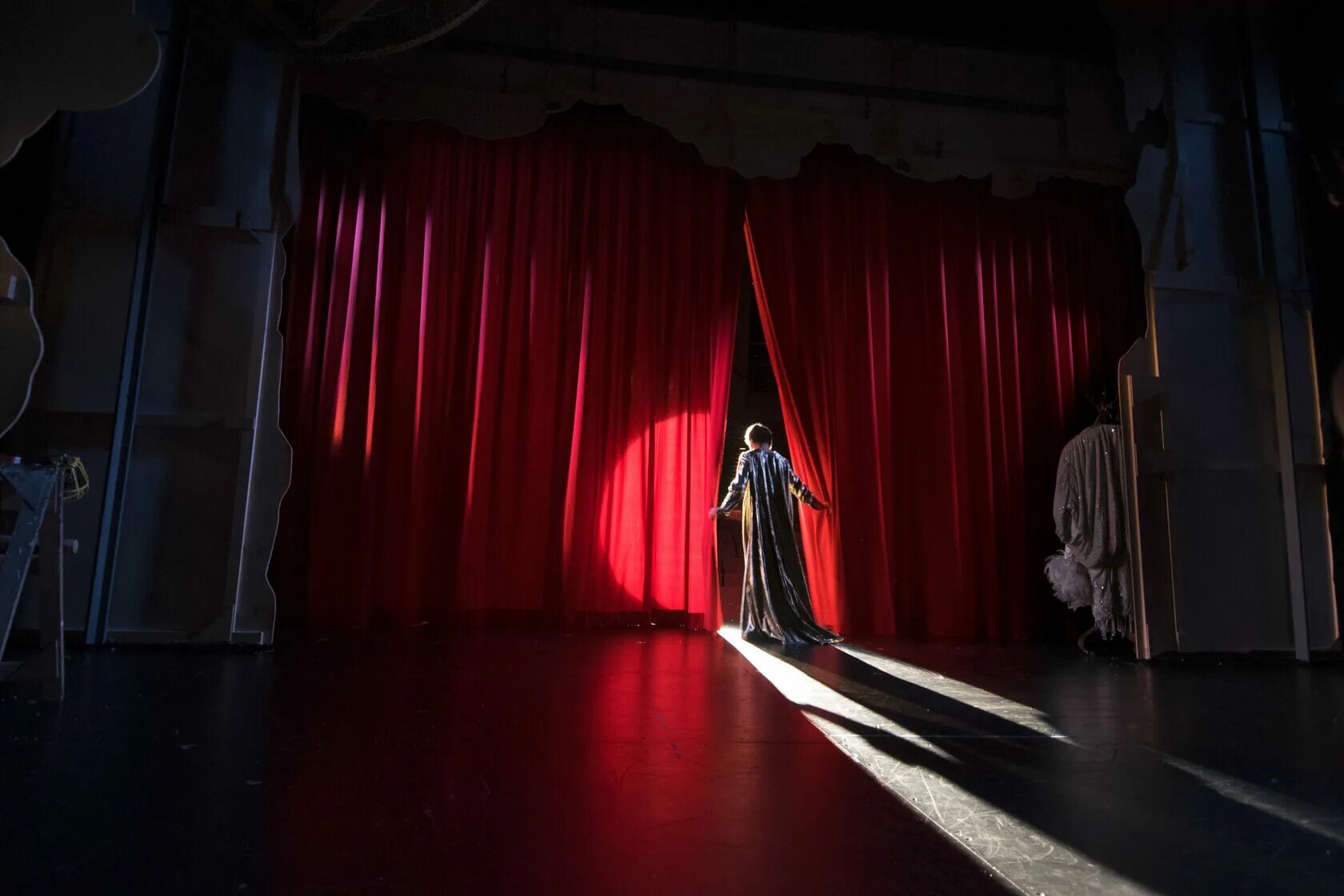 за кулисами концерта сцена. сцены концерта евровидение. за кулисами театра. церемония открытия евровидения 2013. по окончанию концерта мы прошли за кулисы.