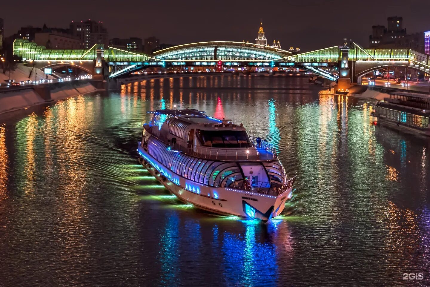 Корабль на Москве реке Рэдиссон. Яхта Рэдиссон Ройал. Рэдиссон Роял теплоход Москва. Теплоход Москва река Рэдиссон. Прогулки по москве реке 2022