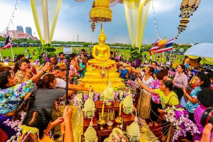 Тайский новый год на пхукете. Сонгкран Таиланд. Тайский праздник Сонгкран. Songkran (Сонгкран) в Таиланде. Тайский новый год Сонгкран.