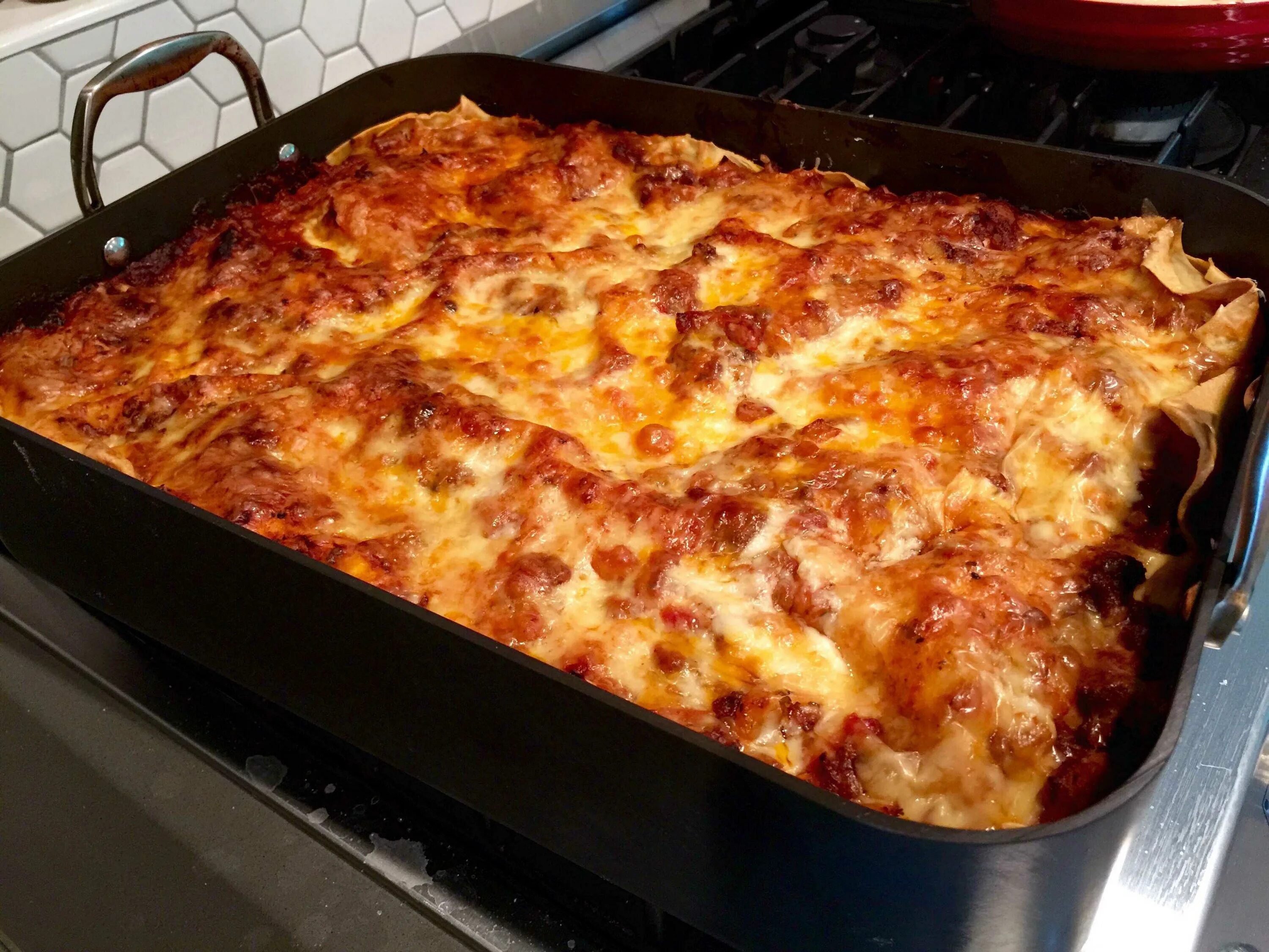 Lasagna в духовке. Лазанья в духовке. Лазанья с фаршем в духовке. Лазанья в Протвине. Что можно сделать вкусного в духовке