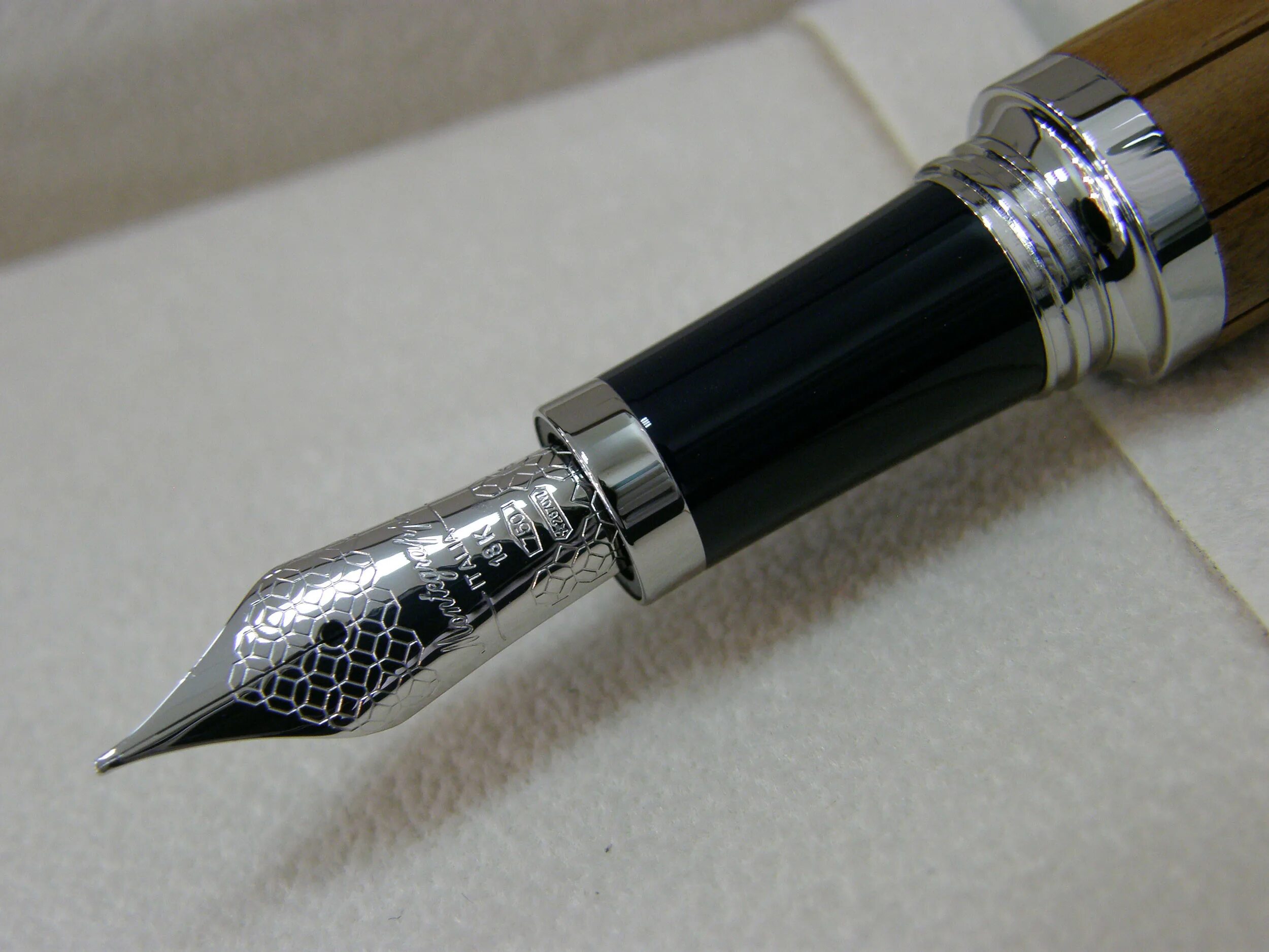 Ручка перо цена. Ручка Montegrappa 1912. Montegrappa ручка 2670vi. Авторучка чернильная перьевая СССР. Перьевая ручка Montegrappa 18k750.