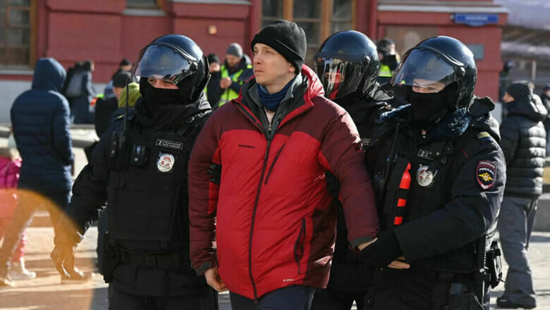 Митинг в москве сегодня против. Несанкционированный митинг. Протесты в Москве. Задержание на митинге в Москве.