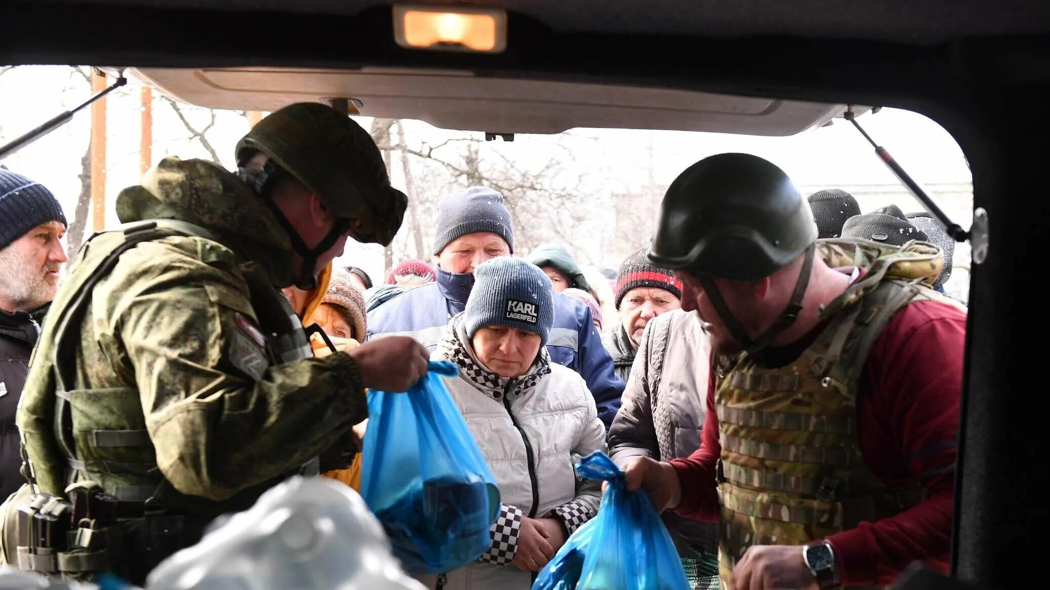 Операция на украине последние действия. Российские военные в Донецке. Военные колонны на Украине. Обстановка на Украине. Военная операция на Украине.