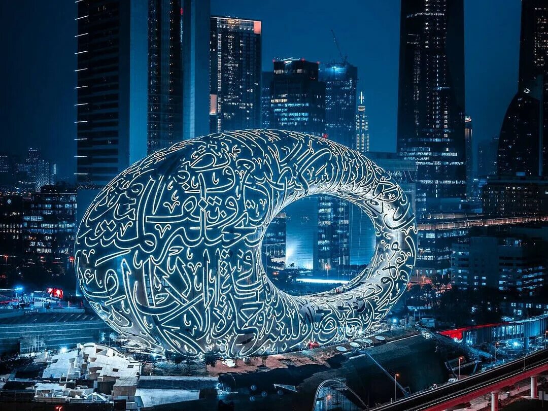 Дубай потом 2024. Музей будущего в Дубае. Музей будущего «Museum of the Future» в Дубаи. Музей Экспо Дубай. Музей будущего в Дубае 2023.