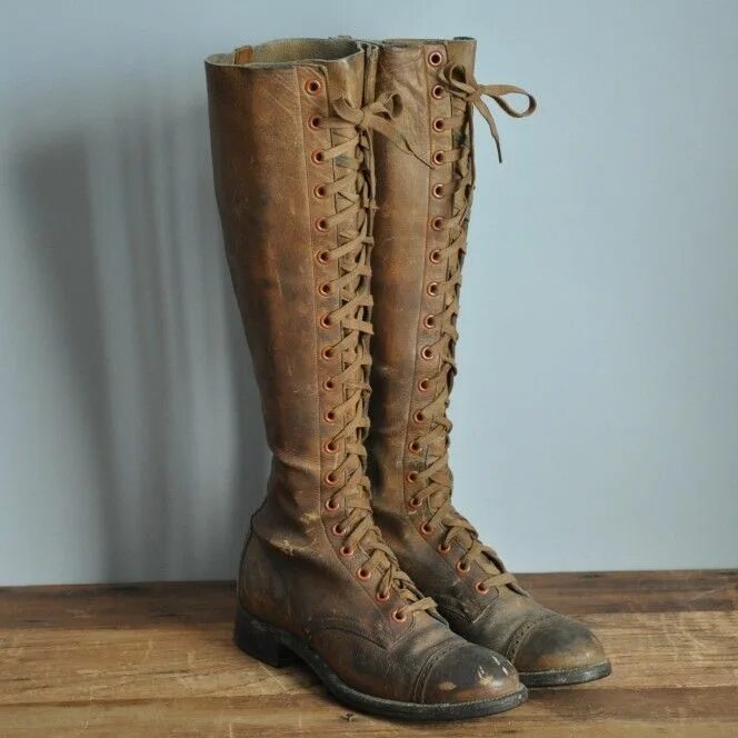 Старых сапогов или сапог. Hessian boots - гессенские сапоги. штиблеты 19 век армейские. старинные сапоги. винтажные сапоги на шнуровке.