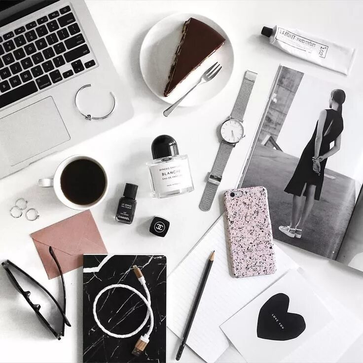 Flat lay. Аксессуары инстаграм. аксессуары для инстаграмма красивые. flat lay аксессуары. стиль флэт лэй косметика.