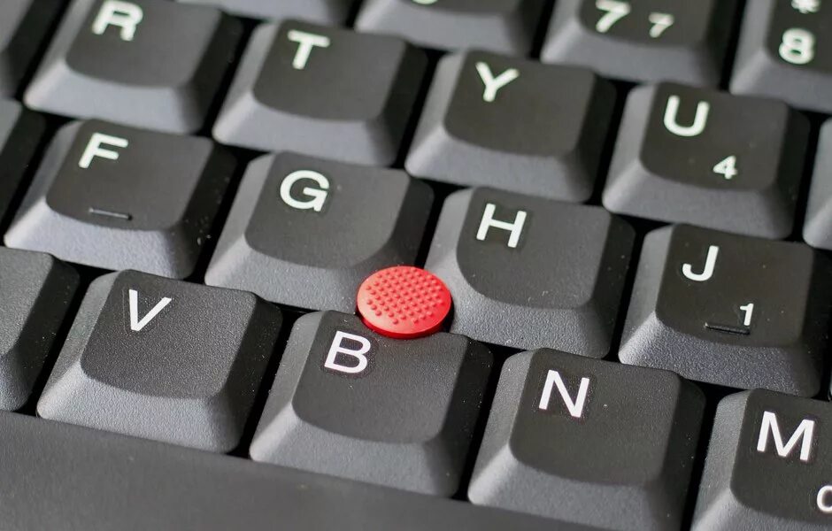 Кнопка w на клавиатуре. Lenovo trackpoint. lenovo thinkpad трекпойнт на клавиатуре. lenovo thinkpad joystick. трекпоинт в ноутбуке.