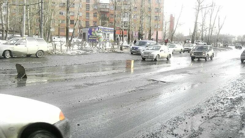 Типичный асбест сегодня. Асбест дороги. асбест автомобильный. дорогие машины в асбесте.