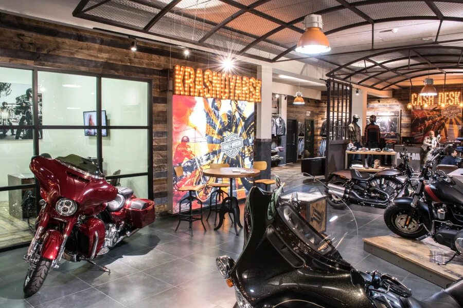 Мотосалон Harley Davidson. Харлей Дэвидсон Барвиха. Харлей Дэвидсон Новосибирск. Харлей Дэвидсон Красноярск бар.