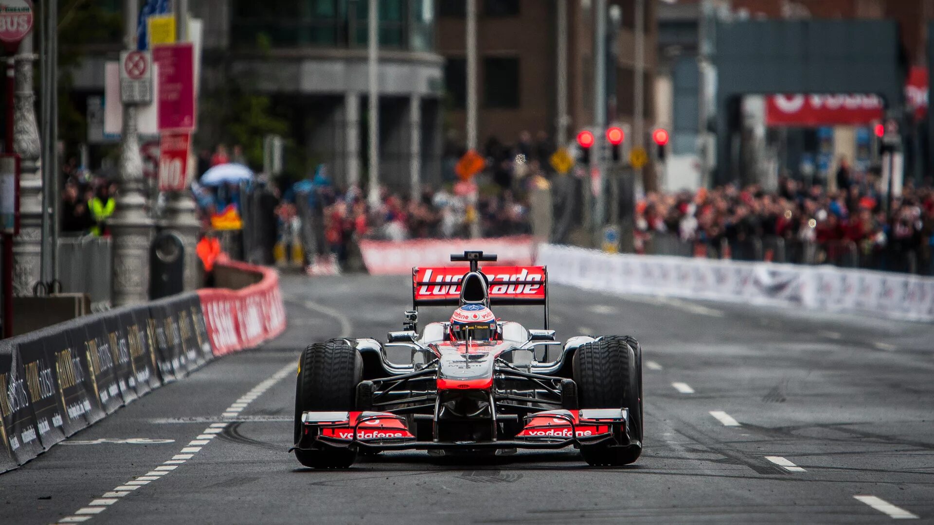 Car f 3. MCLAREN mp4/12 f1. Макларен mp4 26. Макларен формула 1. MCLAREN f1 track.