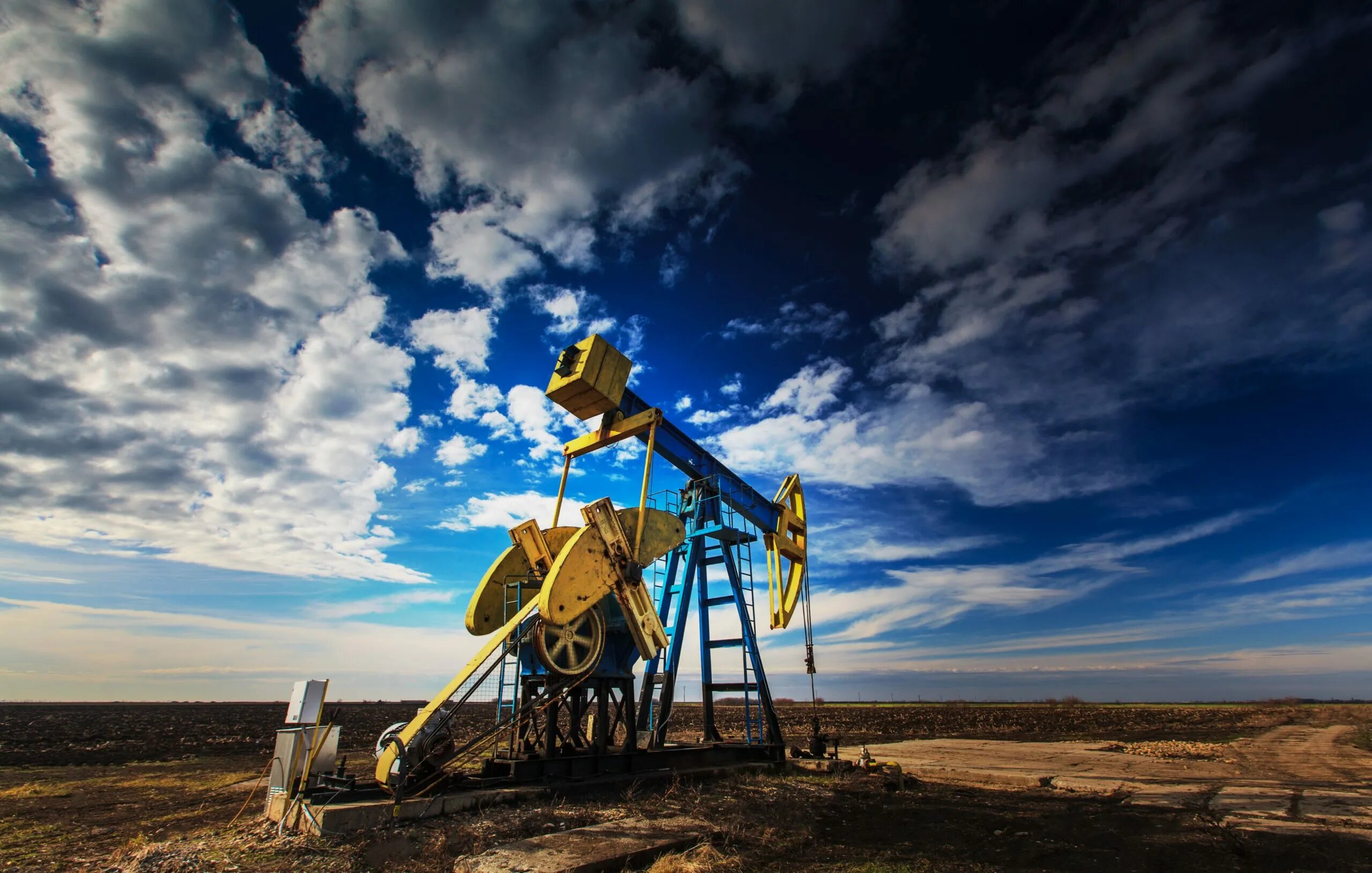 Энергетические ресурсы казахстана. Нефтяная вышка. Добыча полезных ископаемых. Нефть вышка. Нефтяная скважина.