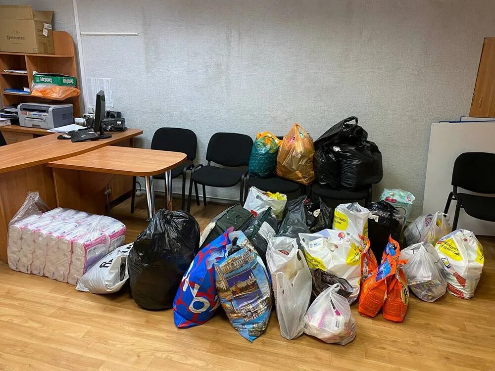 Пункт сбора. Пункт приема гуманитарной помощи объявление. Посылка гуманитарная помощь. Пункт сбора гуманитарной помощи. Пункт сбора помощи.