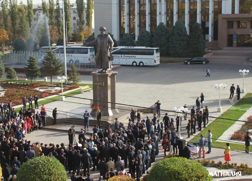 Время в таразе. Джамбул город в Казахстане. Тараз Джамбул Казахстан. Джамбул город Тараз. Жамбыл Жабаев памятник в Таразе.