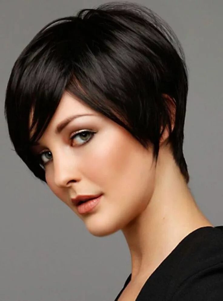 Short haired woman. Стрижка Боб-Гарсон на короткие. Стрижки Гарсон Боб. Стрижка Боб-Гарсон на короткие волосы с челкой. Гаврош Боб Гарсон.