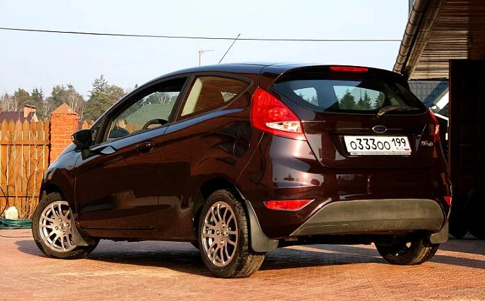 Ford fiesta r16. Ford fiesta zetec s. Fiesta колеса. R16 на форд фиеста. Ford fiesta на дисках r17.