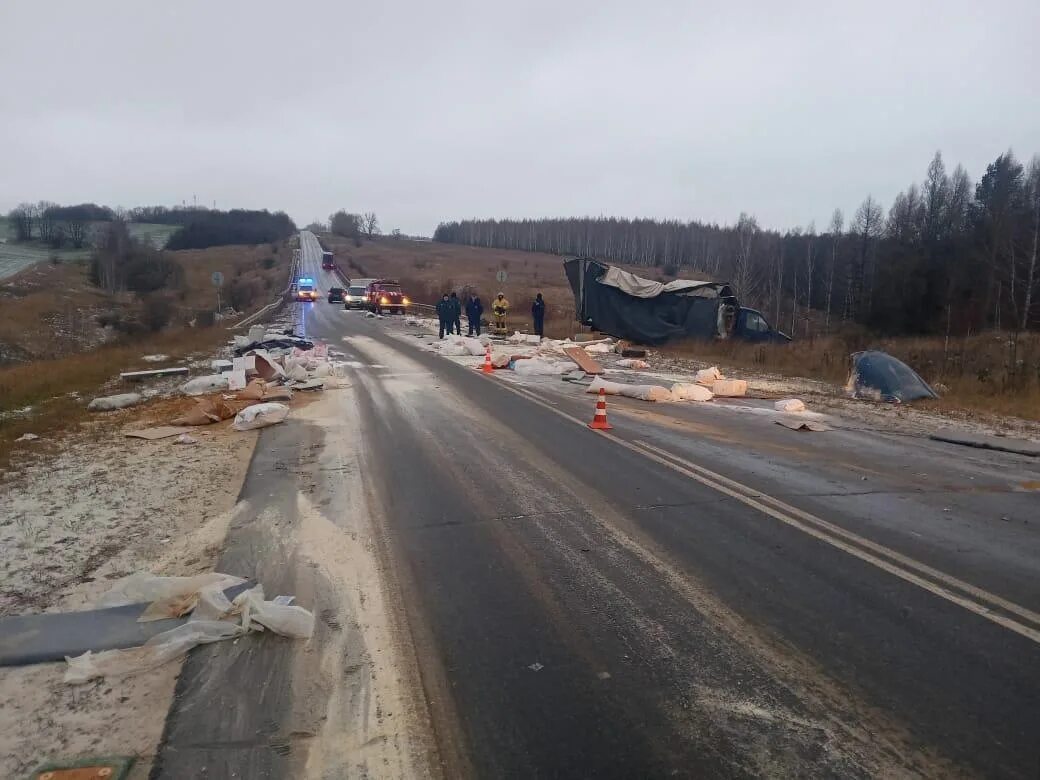 Авария в ефремове сегодня. ДТП В Тульской области Лопатково Ефремов. Трасса Лапотково Ефремов ДТП. ДТП В Воловском районе Тульской области.