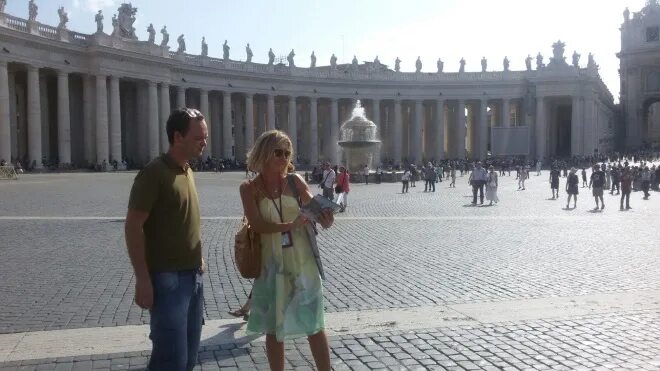 Рим гиды русскоговорящие. Ватикан девушки. Татьяна галкина гид по риму. Экскурсовод в риме. Анна синица гид по риму.