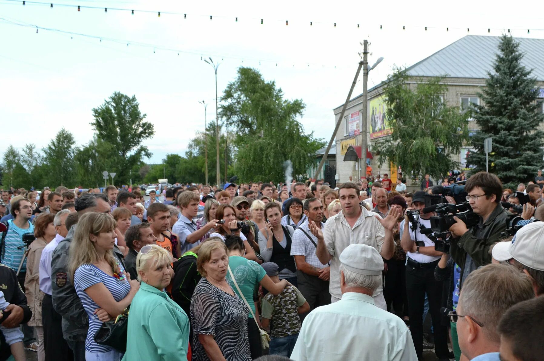 Бунт в Пугачеве Саратовской области 2013. Пугачёв город в Саратовской. Пугачёвский бунт 2013. Пугачёв (город). Сайт г пугачев